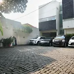 Residences By Reddoorz Syariah Near Tebet Timur Dalam - Minimum Stay 7 Days