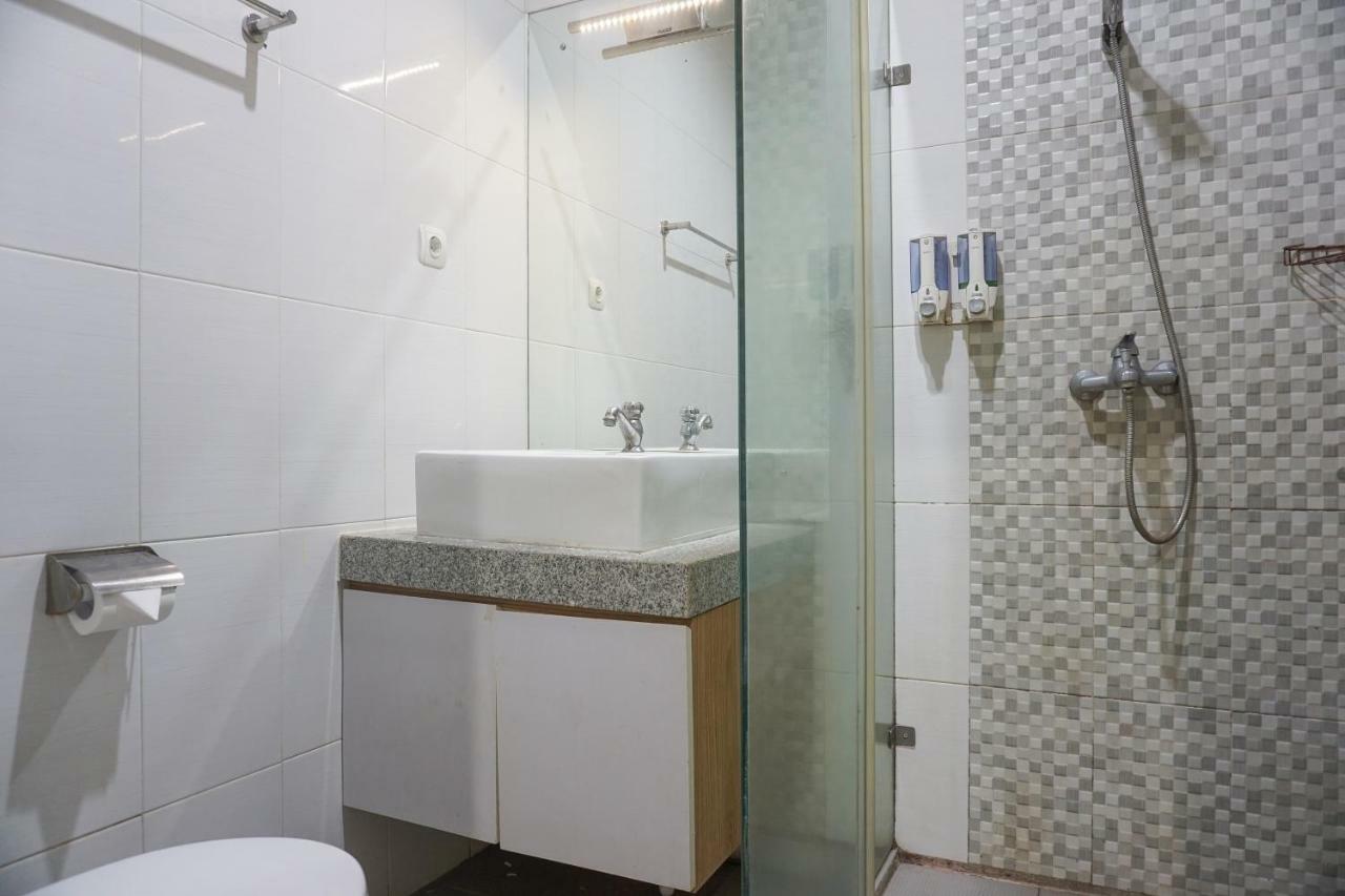 Guest house Residences By Reddoorz Syariah Near Tebet Timur Dalam - Minimum 7 Days Jakarta